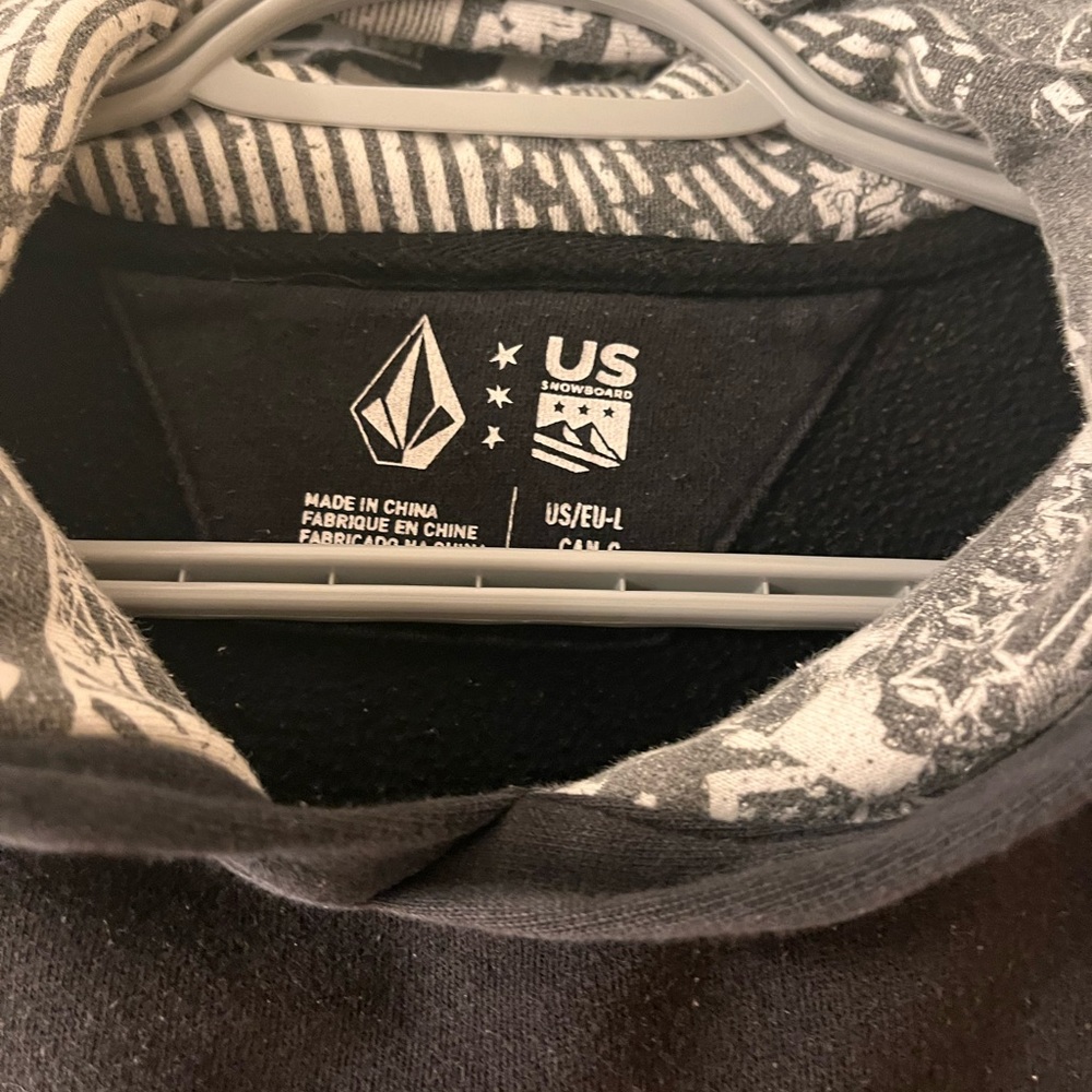 Volcom Hoodie - Picture 2 of 3